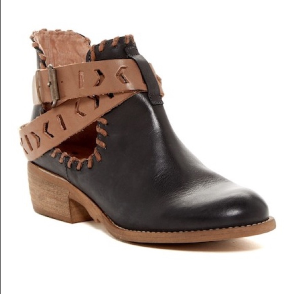 Musse and Cloud- Black and Tan ankle boots